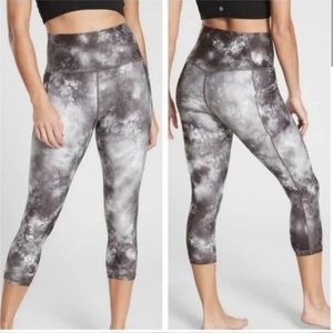 Athleta Salutation Stash Pocket II Supernova Capri Leggings